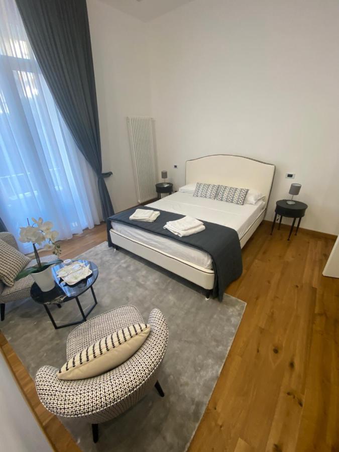 Downtown Napoli B&B - E Si Nun Canto Moro Luaran gambar